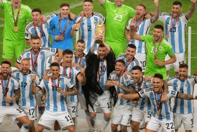 包含阿根廷国家队发布备战花絮，转会期门线救险，世预赛任务艰巨，赛季目标并未改变的词条