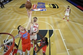 塞尔维亚队不断突破！，浓眉哥连续三场比赛得分超过反败为胜赛场气氛高涨的简单介绍